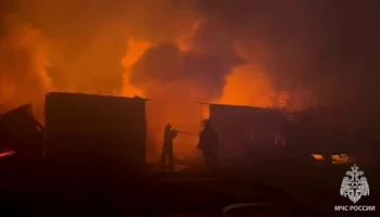 Открытое горение на складе автозапчастей во Владивостоке ликвидировали