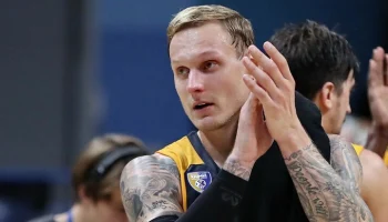 Отец Яниса Тиммы заявил об исчезновении редких вещей из коллекции сына