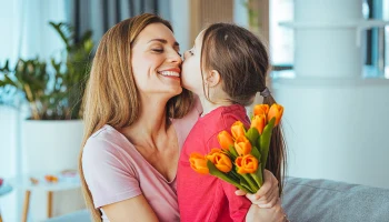 Москвичам рассказали, какие мероприятия пройдут в День матери в столице