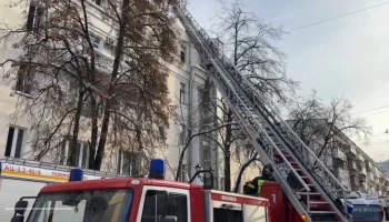Пожар в жилом доме на Татарской улице в центре Москвы локализовали
