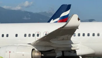 Два самолета столкнулись на взлетно-посадочной полосе в аэропорту Сочи