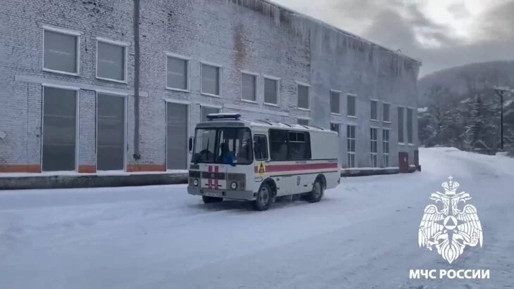 Спасатели извлекли из-под завалов тело погибшего в шахте "Таштагольская" Спасатели извлекли из-под завалов тело погибшего в шахте "Таштагольская"