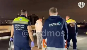 Пострадавшего оператора Первого канала доставили в НИИ имени Склифосовского