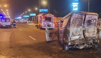 Два человека погибли в загоревшейся "ГАЗели" на 18-м км МКАД