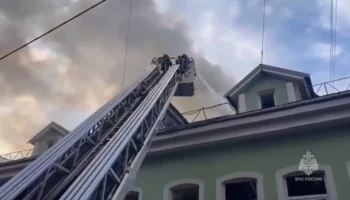 Пожарные ликвидировали возгорание в здании в центре Москвы