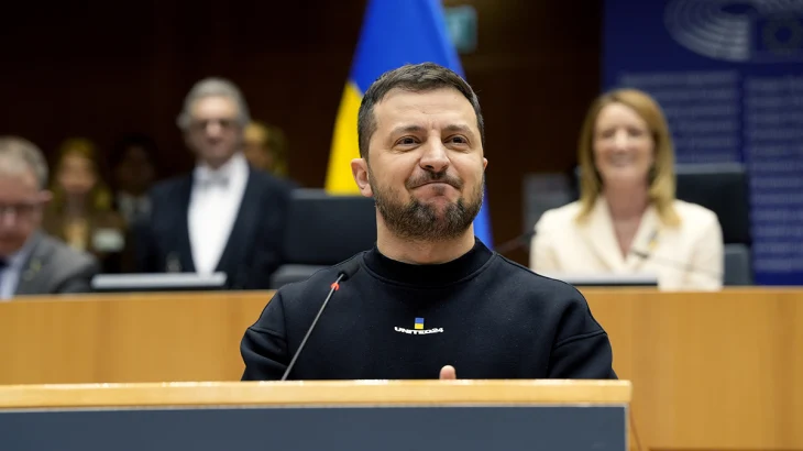 Зеленский отказался признавать новые регионы России до начала переговоров Зеленский отказался признавать новые регионы России до начала переговоров