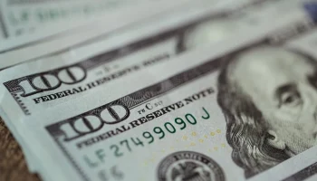 Стоимость фьючерса на золото опустилась ниже 4 тыс долларов впервые с 7 ноября