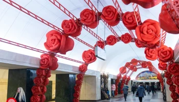 Более 400 украшений в виде гигантских роз появятся на станции метро &laquo;Трубная&raquo;