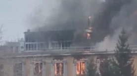 Baza: Сильный пожар произошел в здании комбината в Иркутске Baza: Сильный пожар произошел в здании комбината в Иркутске