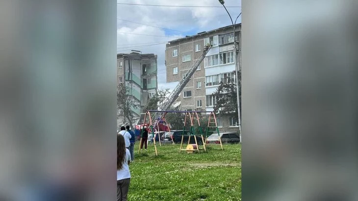 Житель Нижнего Тагила рассказал, что после взрыва газа в его доме "зашевелились" стены Житель Нижнего Тагила рассказал, что после взрыва газа в его доме "зашевелились" стены