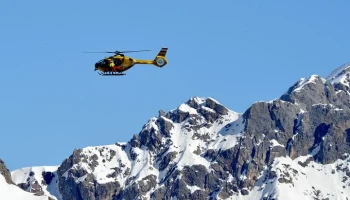 Вертолет не смог вылететь за альпинисткой Наговициной в Киргизии