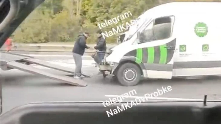 ДТП произошло на внутренней стороне 35-го километра МКАД ДТП произошло на внутренней стороне 35-го километра МКАД