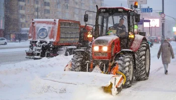 В Москве начали уборку проезжей части и тротуаров после очередного снегопада