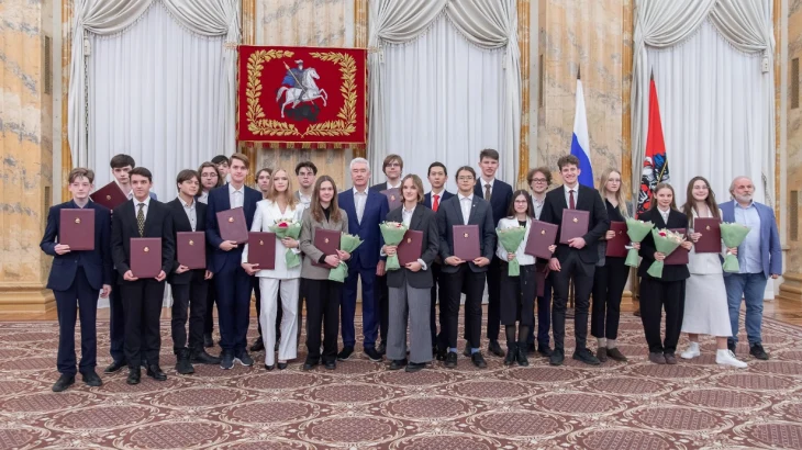 Собянин встретился с победителями и призерами международных предметных олимпиад Собянин встретился с победителями и призерами международных предметных олимпиад