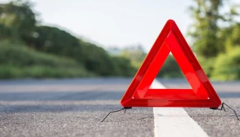 Автомобиль опрокинулся после ДТП на 77-м км МКАД