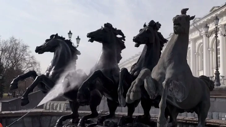 Фонтанный комплекс на Манежной площади начали готовить к открытию сезона Фонтанный комплекс на Манежной площади начали готовить к открытию сезона