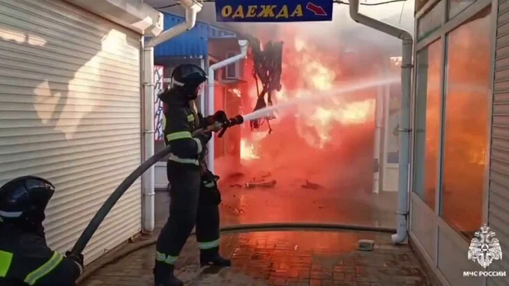 Шесть человек пострадали при пожаре на рынке в Геническе Херсонской области Шесть человек пострадали при пожаре на рынке в Геническе Херсонской области