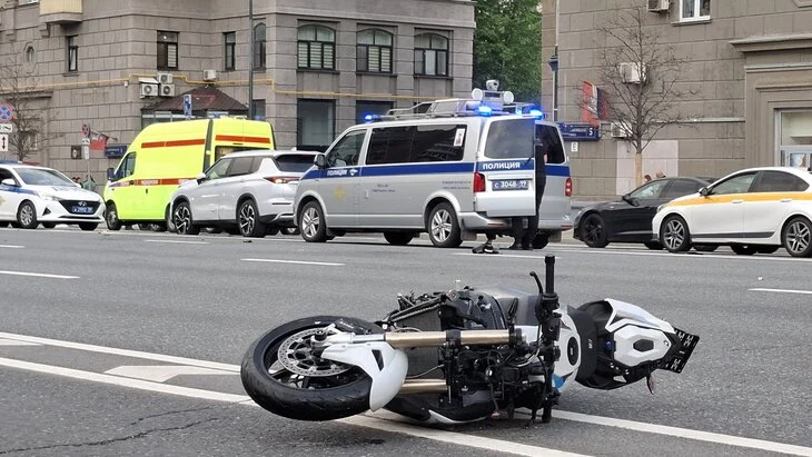 Уголовное дело завели против байкера, наехавшего на актрису Добромилову в Москве Уголовное дело завели против байкера, наехавшего на актрису Добромилову в Москве