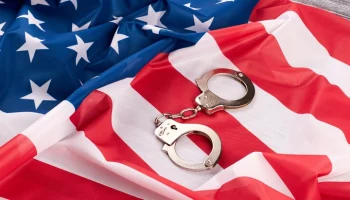 Экс-сотрудник АНБ США получил 21 год за попытку передать секретные сведения "агенту РФ"