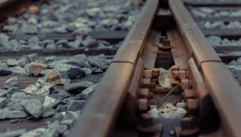 Пассажирский поезд столкнулся с грузовиком на ж/д переезде в Татарстане