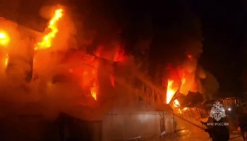 Крупный пожар произошел на продовольственном складе в Норильске