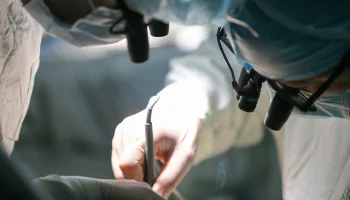 Стрела в черепе и мячик в кишке: что врачи находили в телах московских пациентов