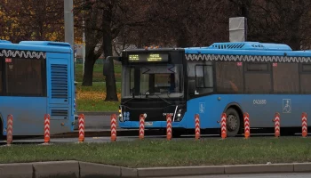 Мероприятия в честь 100-летия автобуса перенесли в Москве из-за непогоды