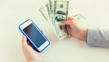 ЦБ продлил ограничения на перевод средств за рубеж на 6 месяцев