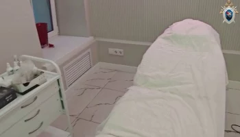 Росздравнадзор начал проверку столичной клиники после заражения пациентки ботулизмом