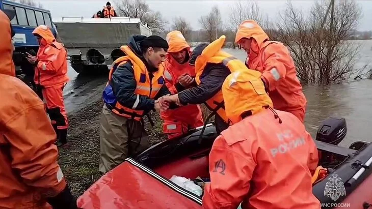 Почти 2 тысячи жилых домов подтоплены в Курганской области Почти 2 тысячи жилых домов подтоплены в Курганской области