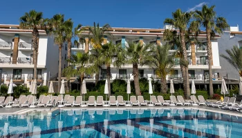 СМИ: Российских туристов выгнали на улицу в Турции из-за нехватки номеров