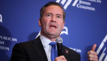 Fox News: Уолтц хочет провести переговоры с РФ по прекращению огня в Черном море