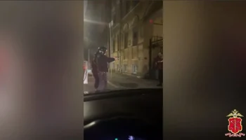 В Петербурге задержали вооруженного ножами мужчину