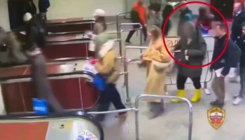 Москвич напал на пассажира метро со стеклянной бутылкой Москвич напал на пассажира метро со стеклянной бутылкой