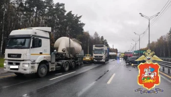 Три человека погибли при столкновении шести автомобилей в Подмосковье