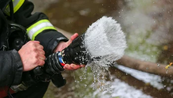В жилом доме на Рублевском шоссе зафиксировано возгорание на балконе