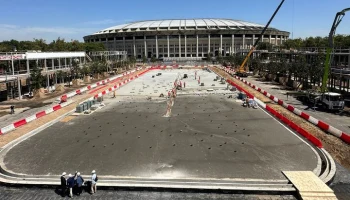 Гибридная ледовая площадка откроется в "Лужниках"