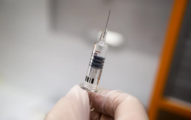 AstraZeneca начала снимать свою вакцину от COVID-19 с продажи по всему миру AstraZeneca начала снимать свою вакцину от COVID-19 с продажи по всему миру