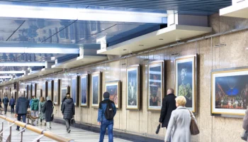 Новая фотовыставка спектакля МХТ имени Чехова открылась в столичном метро