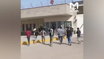 NDTV: протестующие ворвались в американское консульство в Карачи