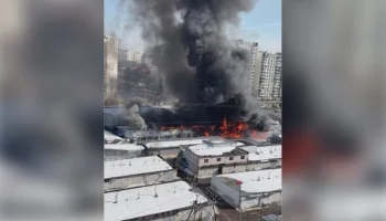 Пожару на рынке в подмосковном Солнечногорске присвоен повышенный ранг сложности