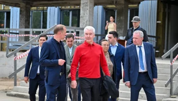 Собянин: В Москве сейчас идет реконструкция более 100 зданий поликлиник