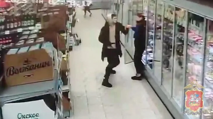 В магазине в подмосковном Щелкове пьяный мужчина ранил ножом трех человек В магазине в подмосковном Щелкове пьяный мужчина ранил ножом трех человек