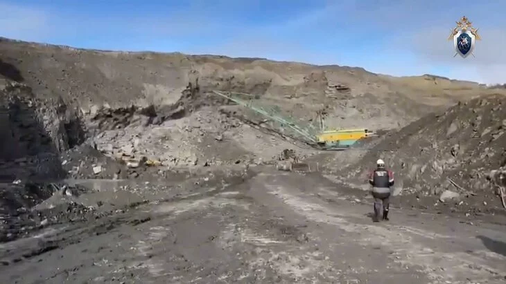 Тело второго горняка извлечено из-под завала на разрезе в Кузбассе Тело второго горняка извлечено из-под завала на разрезе в Кузбассе