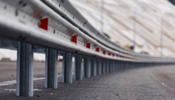 Более 60 км барьерных ограждений отремонтировали после ДТП в Москве в 2025 году