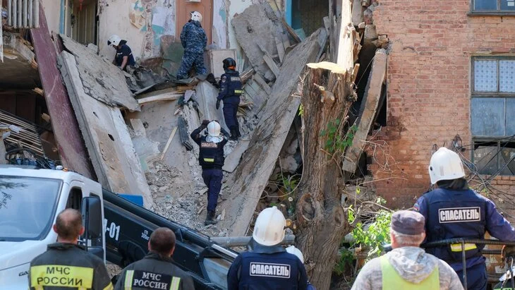 Режим ЧС введен на месте частичного обрушения пятиэтажки в Астрахани Режим ЧС введен на месте частичного обрушения пятиэтажки в Астрахани