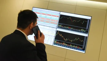 СПБ Биржа приостановила торги из-за технического сбоя