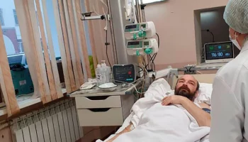Выживший в Охотском море мужчина переведен из реанимации в гастроэнтерологию