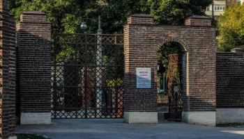 Подготовка кладбищ к посещениям в Пасху завершилась в Москве