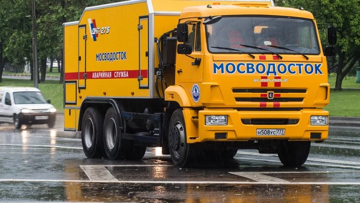 300 бригад Мосводостока дежурят на улицах города из-за непогоды